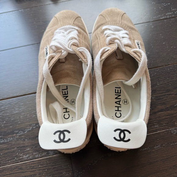CHANEL | Suede Calfskin Womens Sneakers - Picture 3 of 6